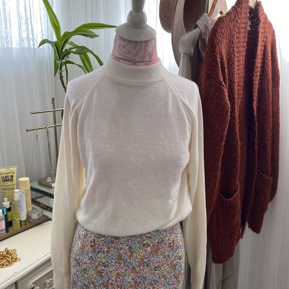 🍋 Designer Originals Vintage Soft Knit Mock Neck Cream Sweater S